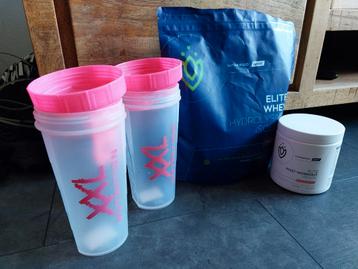 Eiwitshakepoeder en post workout sport + bekers beschikbaar voor biedingen