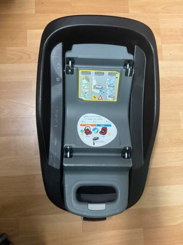 Isofix FamilyFix (niet veel gebruikt) met oudere Maxi Cosi beschikbaar voor biedingen