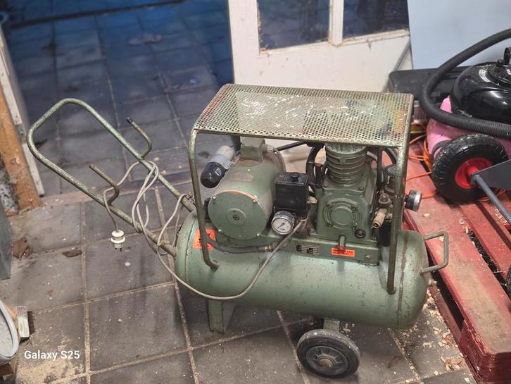 Professionele Kremmers Compressor - Goed Werkend, Doe-het-zelf en Verbouw, Compressors, Gebruikt, 6 tot 10 bar, Minder dan 25 liter