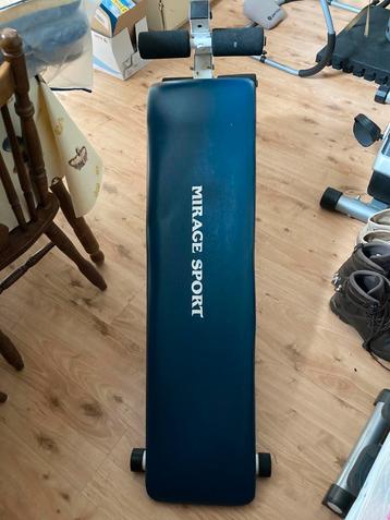 Fitnessbank beschikbaar voor biedingen