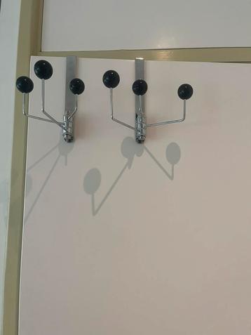 Kapstok hangers voor aan de deur beschikbaar voor biedingen