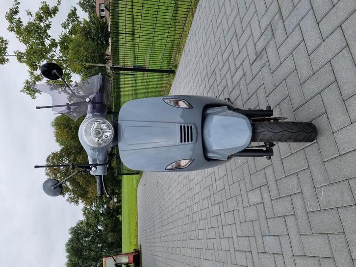GTS Toscana snor scooter 2023 met schade,, Fietsen en Brommers, Snorfietsen en Snorscooters, Zo goed als nieuw, Overige merken