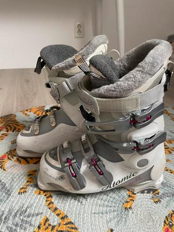 Atomic skischoenen mt 38,5-39,0 zachte voering beschikbaar voor biedingen