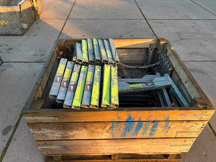 Gebruikte u-jukken tbv steigerbuizen, Doe-het-zelf en Verbouw, Steigers, Gebruikt, Overige typen, Minder dan 2 meter, Ophalen