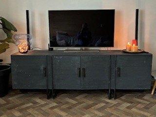 Dressoir, Huis en Inrichting, Kasten | Dressoirs, Zo goed als nieuw, 150 tot 200 cm, 25 tot 50 cm, Met deur(en), Met plank(en)