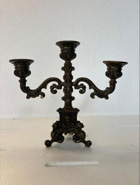 Bronzen 3-armige kandelaar in Barok/Rococo stijl, Antiek en Kunst, Antiek | Kandelaars, Koper of Brons, Ophalen of Verzenden
