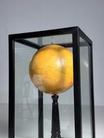 Wereldbol Globe in Vitrine, Huis en Inrichting, Woonaccessoires | Wereldbollen, Ophalen
