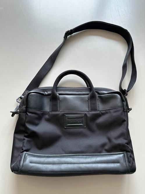 Calvin Klein Messenger Laptop Schoudertas, Sieraden, Tassen en Uiterlijk, Tassen | Schoudertassen, Zo goed als nieuw, Zwart, Ophalen of Verzenden