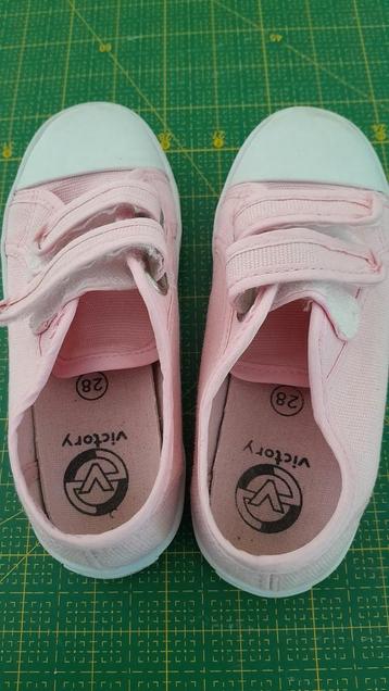 Roze Gymschoenen Maat 28 beschikbaar voor biedingen