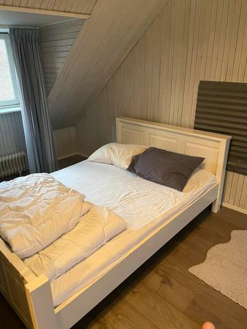 Tweepersoonsbed 180x140
