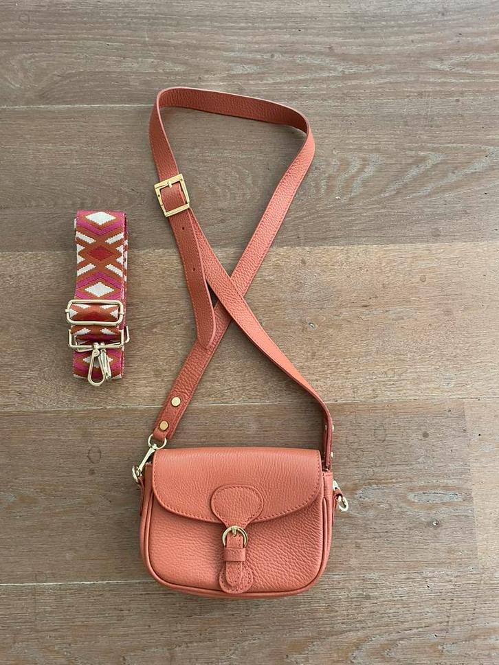 Nieuwe leren cross body tas!, Sieraden, Tassen en Uiterlijk, Tassen | Damestassen, Nieuw, Schoudertasje, Ophalen of Verzenden