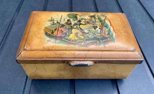 Oud beige blikje op pootjes en afbeelding boot met personen., Verzamelen, Blikken, Gebruikt, Koffie, Douwe Egberts, Ophalen of Verzenden
