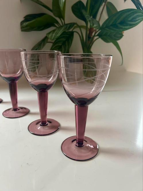 4 vintage paarse wijnglazen Ikea Pralin. Geëtst wijnglas, Verzamelen, Glas en Borrelglaasjes, Zo goed als nieuw, Overige typen