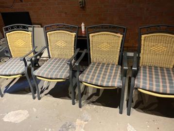 Tuistoelen 4 stuks (inclusief kussens)  beschikbaar voor biedingen