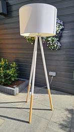 Zuiver vloerlamp wit, Huis en Inrichting, Lampen | Vloerlampen, Ophalen, Modern, strak, Zo goed als nieuw, 150 tot 200 cm