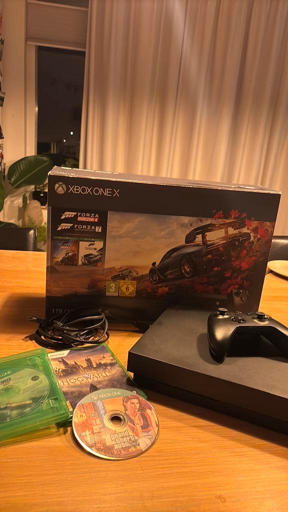 Xbox one X. Incl gta 5 & hogwarts legacy, Spelcomputers en Games, Games | Xbox One, Zo goed als nieuw, Avontuur en Actie, 1 speler