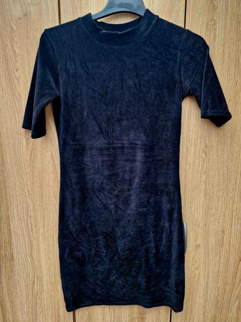 NIEUW Velourse jurk mt 38 zwart halflange mouw, Kleding | Dames, Jurken, Nieuw, Maat 38/40 (M), Zwart, Ophalen