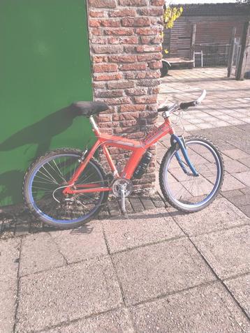 Weinig gebruikte racefiets beschikbaar voor biedingen
