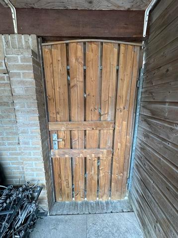 Tuinpoort + 2 sleutels beschikbaar voor biedingen