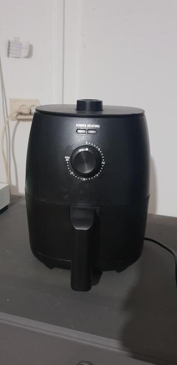 Goed werkende airfryer beschikbaar voor biedingen