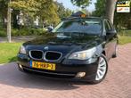 BMW 5-serie Touring 520i Business Line/NAVI/LEDER/APK 04-26, Auto's, Achterwielaandrijving, 4 cilinders, 1535 kg, Zwart