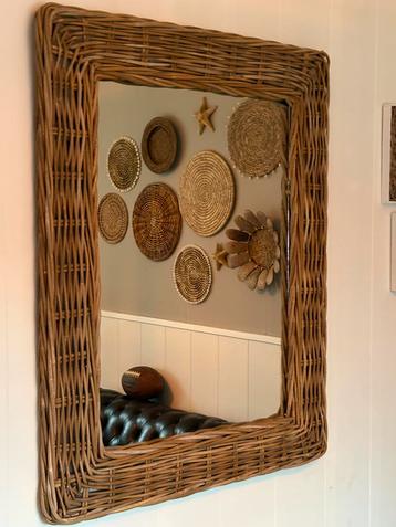 Grote landelijke spiegel. beschikbaar voor biedingen