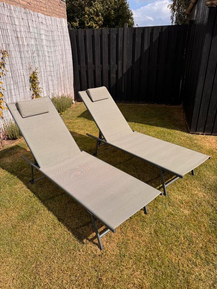 Twee ligbedden op wieltjes, Tuin en Terras, Ligbedden, Zo goed als nieuw, Aluminium, Ophalen