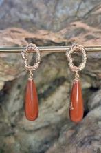 Vergulde edelsteen oorhangers, Nieuw, Ophalen of Verzenden, Met edelsteen, Knopjes of Stekers
