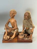 2 handgemaakt terracotta of kleibeeldje, Antiek en Kunst, Kunst | Beelden en Houtsnijwerken, Ophalen of Verzenden