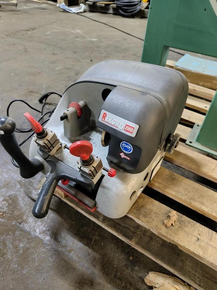 Silca Rekord 2000 Sleutelsnijmachine goedwerkend en ZGAN, Doe-het-zelf en Verbouw, Gereedschap | Freesmachines, Zo goed als nieuw