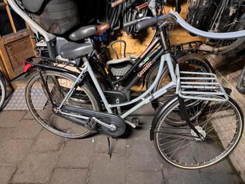 grijze opoe, oma, dames fiets  beschikbaar voor biedingen