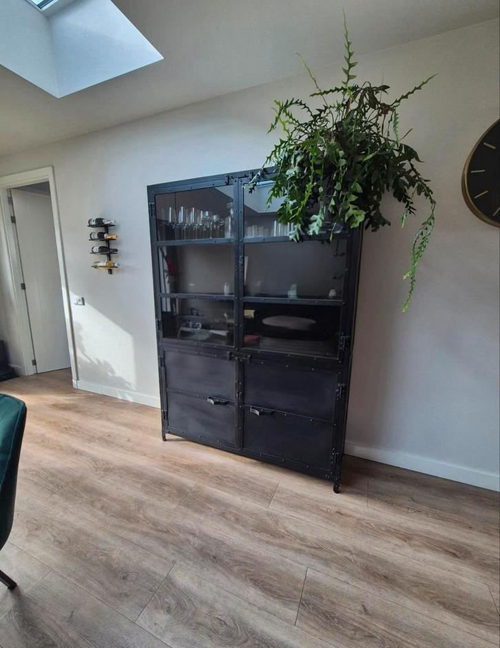 Industriële vitrinekast met glazen deuren, Antiek en Kunst, Antiek | Meubels | Kasten, Ophalen