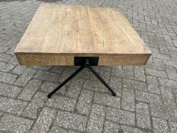 Stoere Salontafel 80 x 80 cm gerecycled hout .   z.g.a.n..
