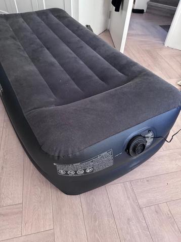 2 Nieuwe Hoge Luchtbedden beschikbaar voor biedingen