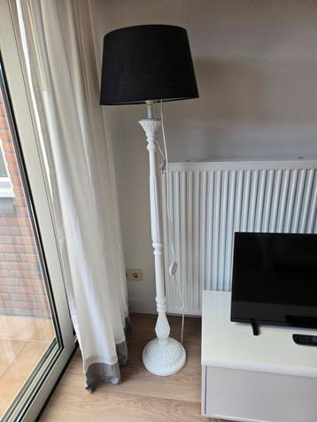 Staande lamp beschikbaar voor biedingen