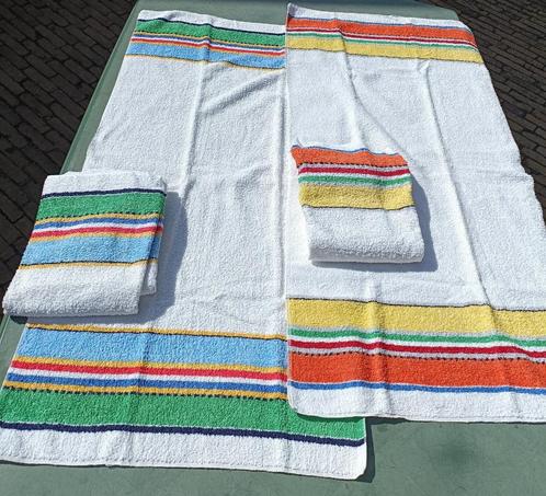 Vintage handdoek badstof katoen 55 x 110 cm (N49), Huis en Inrichting, Badkamer | Badtextiel en Accessoires, Zo goed als nieuw