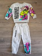 Trui en broek / joggingpak jongens -- maat 110 -- Marvel, Gebruikt, Ophalen of Verzenden, Marvel, Setje