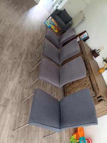 4 Grijze eetkamerstoelen  beschikbaar voor biedingen