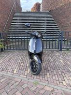 Vespa Sprint 2018 | Mat Zwart | Akrapovic | Track & Trace, Fietsen en Brommers, Ophalen, Maximaal 45 km/u, Vespa S, Zo goed als nieuw