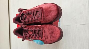 Nieuw Puma Velvet model Carina mt39 beschikbaar voor biedingen