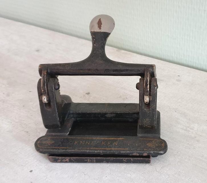 Zware Antieke Soennecken perforator, Antiek en Kunst, Curiosa en Brocante, Ophalen of Verzenden