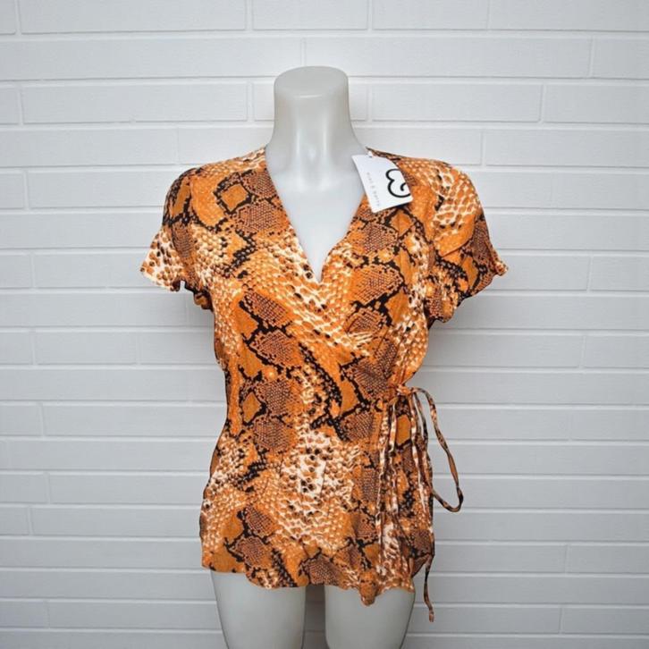 NWT Mint & Berry Blouse Maat 38 Oranje Slang Print Overslag, Kleding | Dames, Blouses en Tunieken, Nieuw, Maat 38/40 (M), Oranje