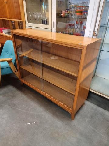 Vintage Vitrine wandkast jaren 60  beschikbaar voor biedingen