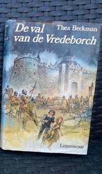 De Val van de Vredeborch - Thea Beckman, Boeken, Ophalen of Verzenden, Gelezen, Thea Beckman