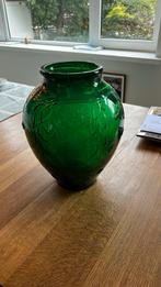 Donkergroene vaas bewerkt glas, Overige kleuren, Ophalen of Verzenden, Minder dan 50 cm, Glas