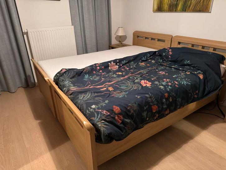 2-persoonsbed 180x200 licht eiken,matras & elektrische bodem, Huis en Inrichting, Slaapkamer | Bedden, Zo goed als nieuw, Tweepersoons