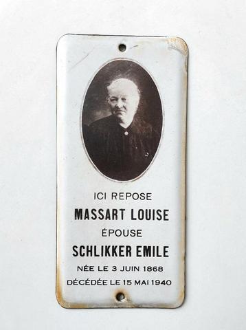 Antiek emaille bordje dat op een graf heeft gezeten. beschikbaar voor biedingen