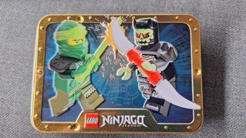 LEGO Ninjago LLoyd VS Bottenkoning (Metal Box) 112325 *NEW* beschikbaar voor biedingen