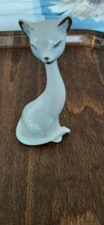 1 poes Porselein ( ongeveer 10 cm)., Ophalen of Verzenden, Zo goed als nieuw, Dier