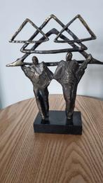 Bronzen beeld: "Onder dak" van Bernadette Leijdekkers, Antiek en Kunst, Kunst | Designobjecten, Ophalen of Verzenden